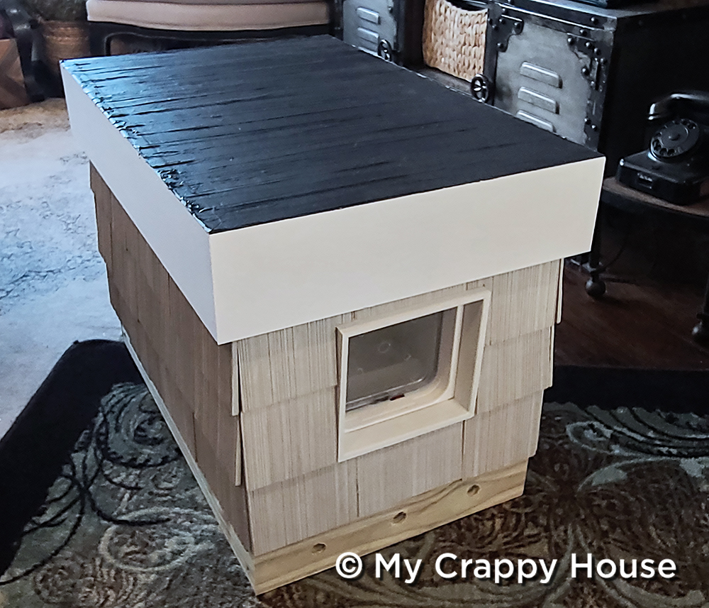outdoor cat shelter with flat roof