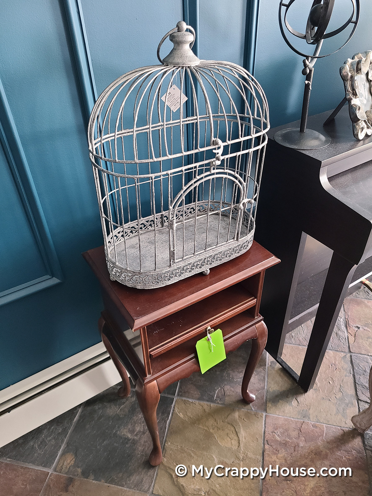 Little table with birdcage on it