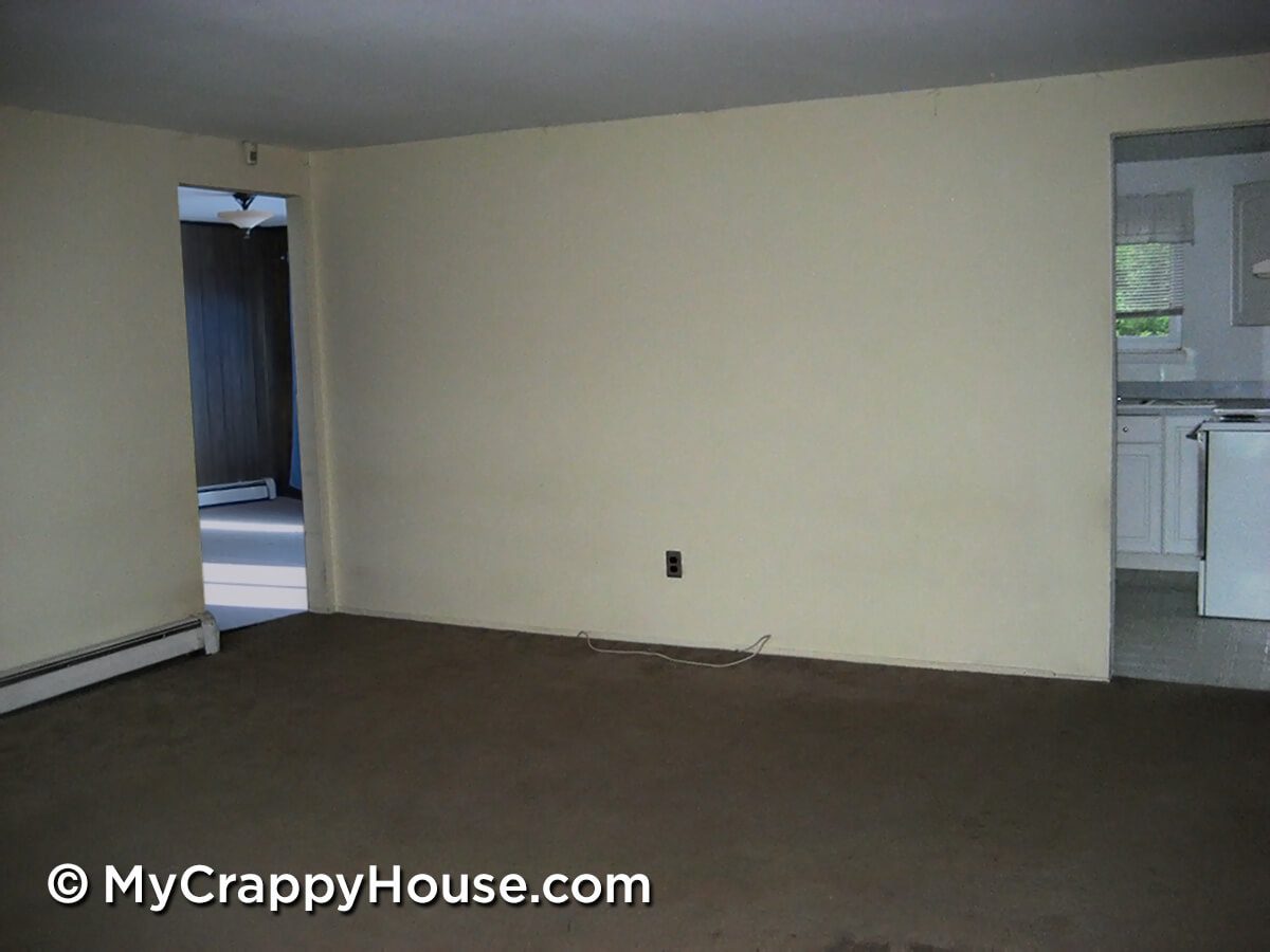 living room blank wall no furniture